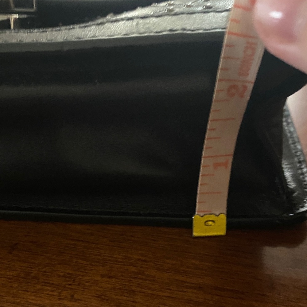 Michael Kors Leather Bag Featuring Crossbody Strap - Picture 4 of 9